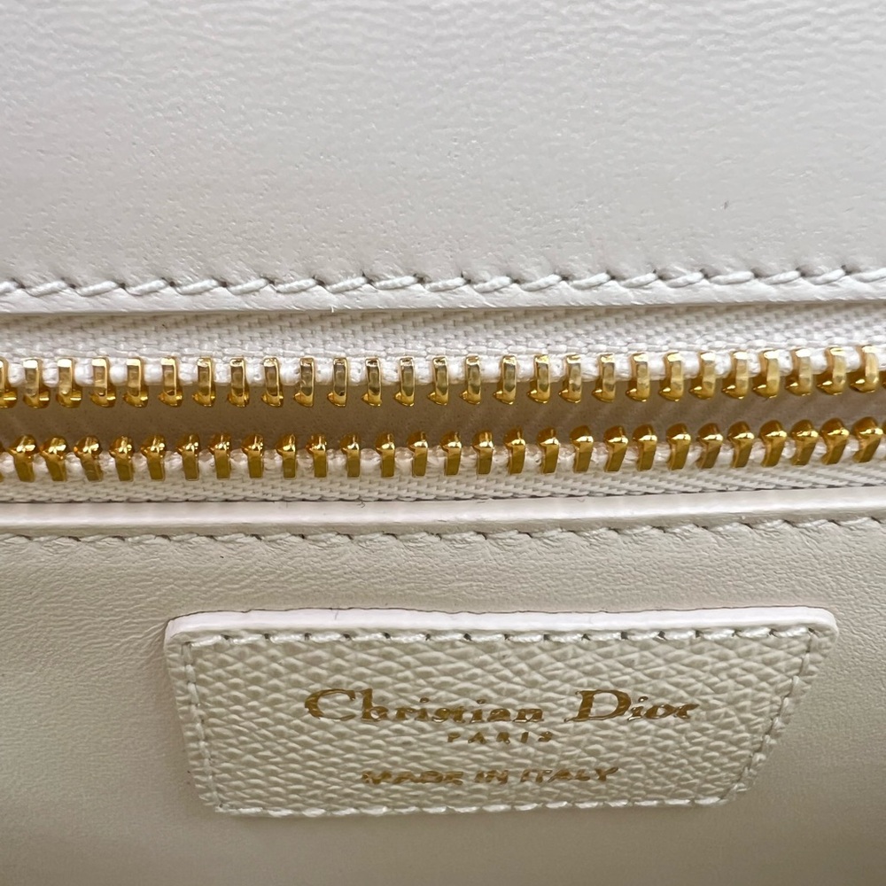 Dior 30 Montaigne - Picture 10 of 16